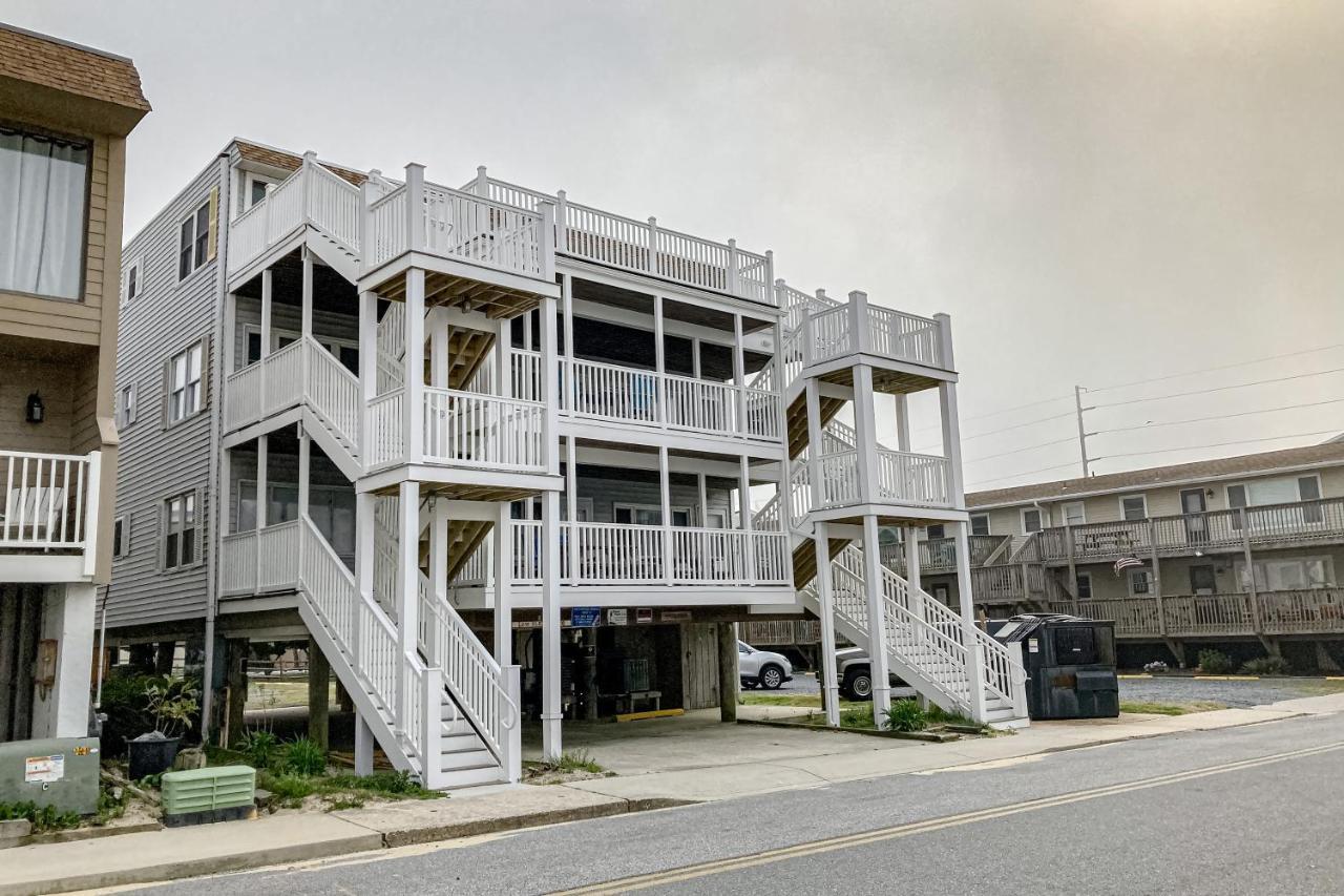 The Quarterdeck Oc *